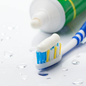 Jak se zbavit krvácení dásní? 